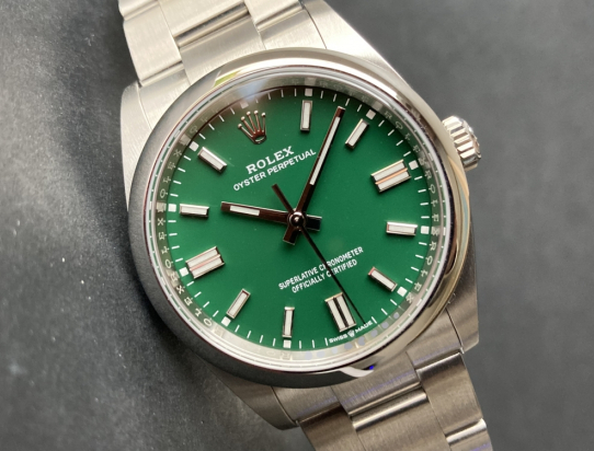 2021 Oyster Perpetual 126000 Green Full Set